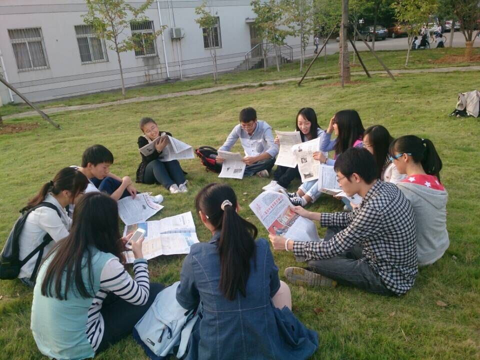 银河2012级党支部学习贯彻十八届四中全会精神